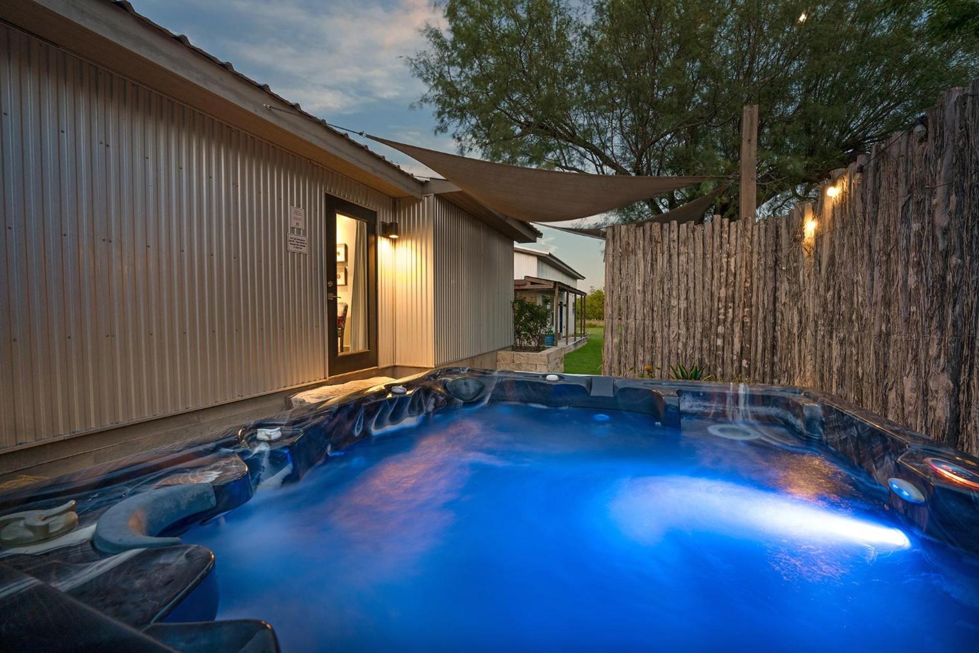 Claret House Full Kitchen And Private Hot Tub Villa Фредериксбург Екстериор снимка